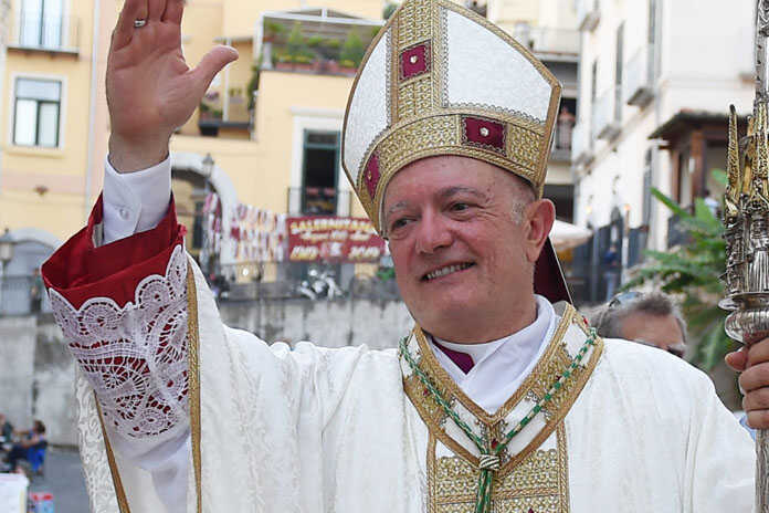 Stop a feste patronali e processioni – L’arcivescovo di Salerno Andrea Bellandi chiarisce in una nota