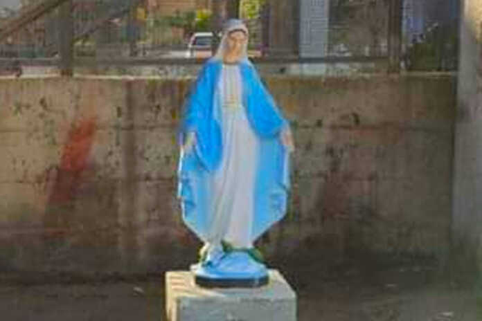 Scafati – Don Peppino De Luca, un rosario a “Santa Maria, rifugio contro la monnezza”