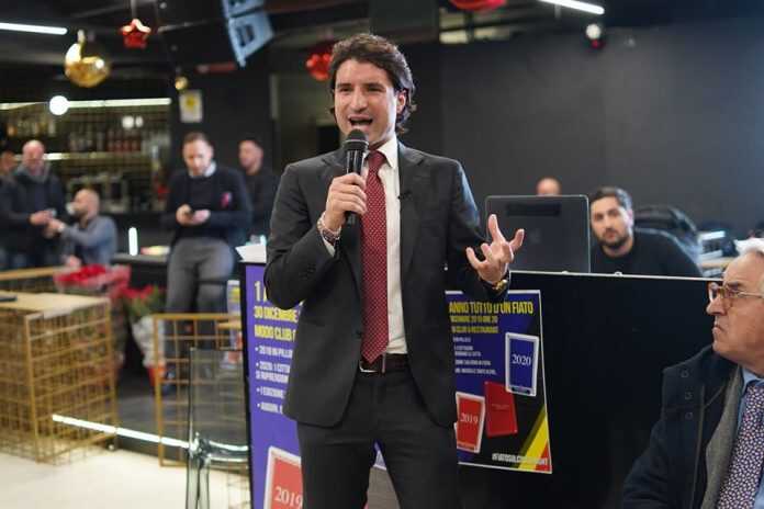 Salerno – Il consigliere Santoro premia i volontari della “Casa del Diritto alla Salute”