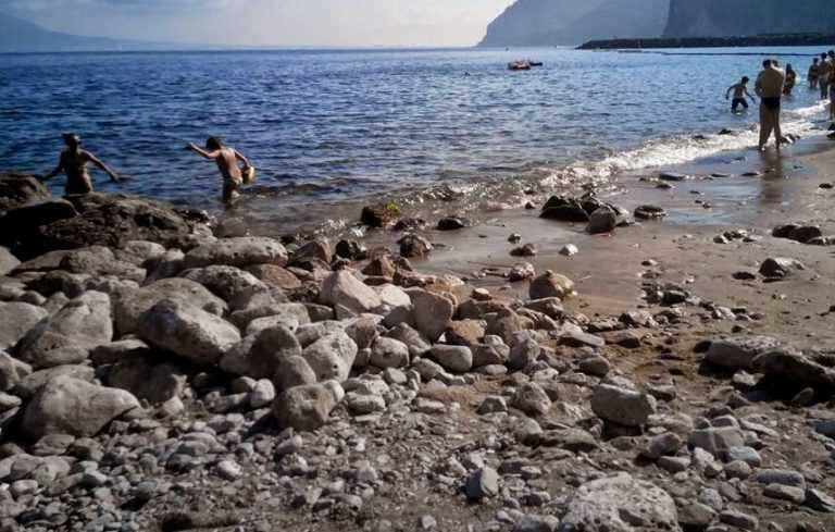 Castellammare – Spiagge vietate in penisola sorrentina: Di Martino chiede al sindaco  di scrivere al prefetto