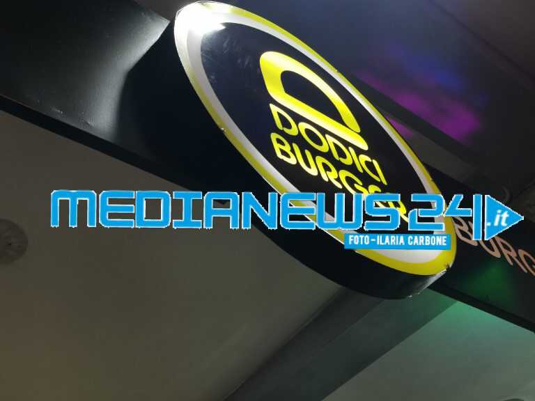 Pagani – Piazza Sant’Alfonso – inaugurata ieri Dodici Burger