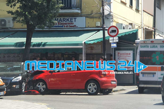 Angri – Incidente stradale a corso Vittorio Emanuele