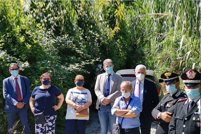 Bonifica dell’ex discarica della Torretta a Pagani, sopralluogo del commissario Vadalà, Angrisani e Villani M5S