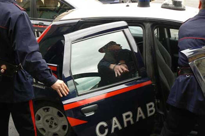 Portici – Aggredisce e minaccia con un coltello da cucina i carabinieri, arrestato 53enne