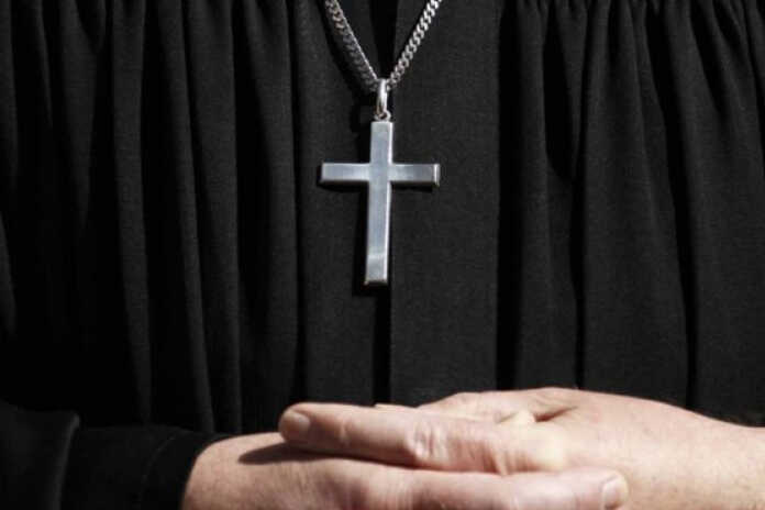 Cercola – Minacce al parroco per 20 euro, arrestato 48enne dopo inseguimento