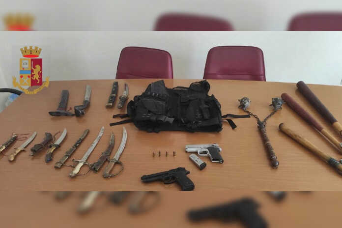 Napoli – 18enne arrestato per detenzione di armi