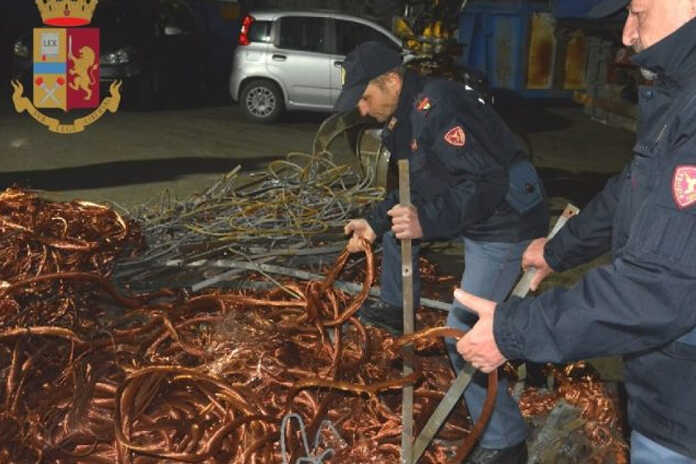 Napoli – La Polizia sequestra di 6 tonnellate di rame granulato e 40 tonnellate di materiali ferrosi