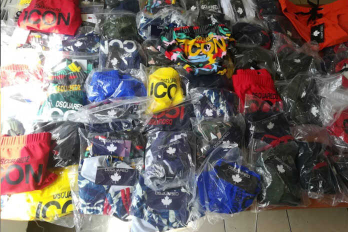 Napoli. Maxi sequestro di merce contraffatta nell’area mercatale