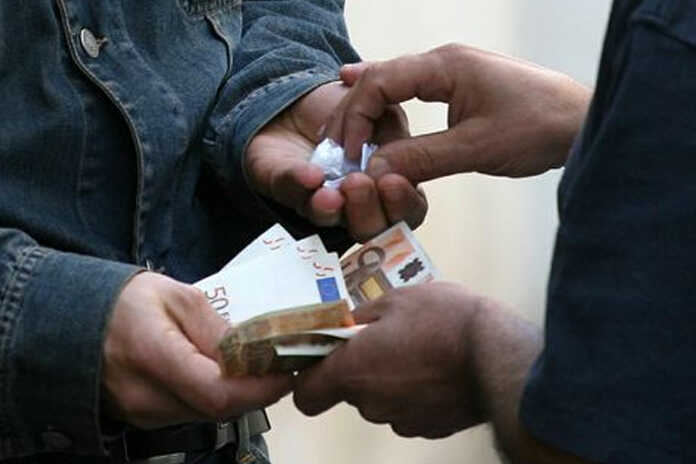 Salerno. Droga a Montecorvino Rovella, arrestato pusher italiano