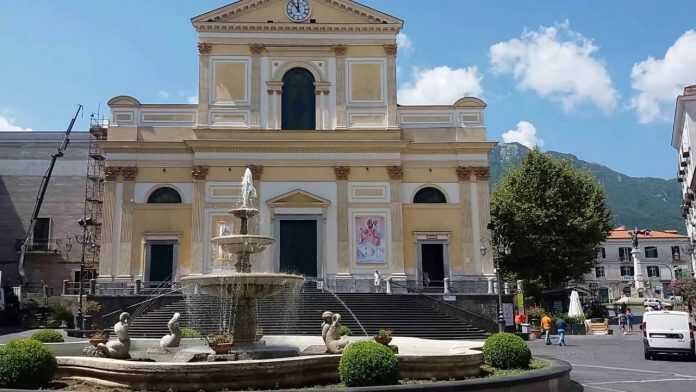 Cava de’ Tirreni – Picchia e rapina la ex compagna: arrestato