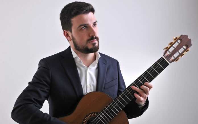 Caserta – A Palazzo Mazziotti la chitarra di Domenico Mottola in concerto