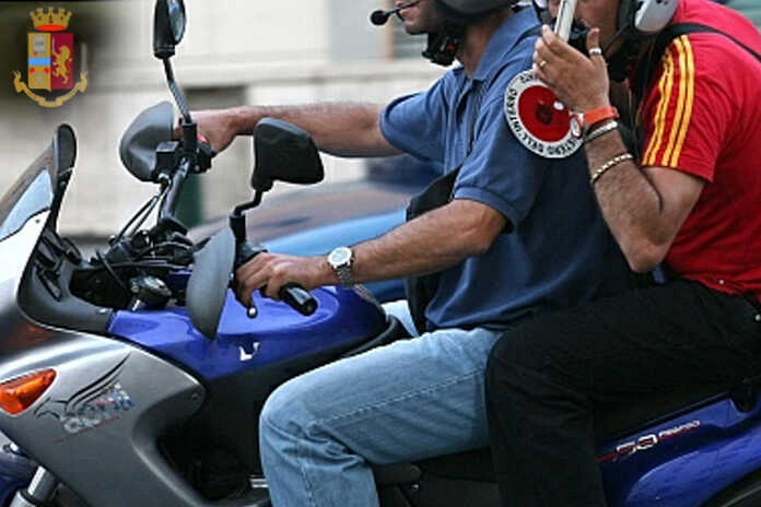 Napoli / Ponti Rossi, tentano di investire i poliziotti. Bloccati e arrestate 3 persone