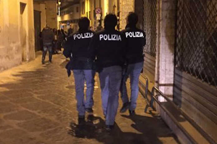 Napoli. Centro storico: somministra alcolici a minori, Bar chiuso per 15 giorni