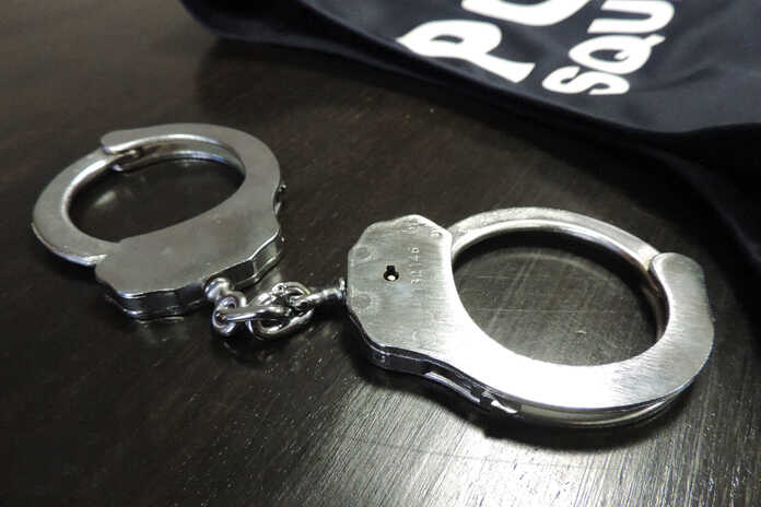 Napoli – Tenta estorsione a un poliziotto. Cavallo di ritorno, arrestato 50enne