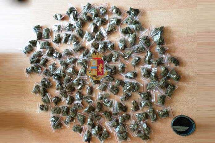  Rione Traiano – Polizia sequestrati 250 grammi di marijuana
