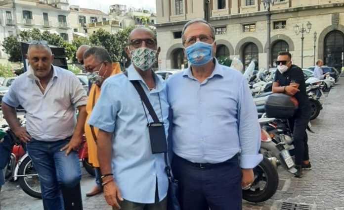 Sanità Privata / Sit-in di Uil Fpl e Cisl Fp davanti la prefettura di Salerno per il rinnovo dei contratti