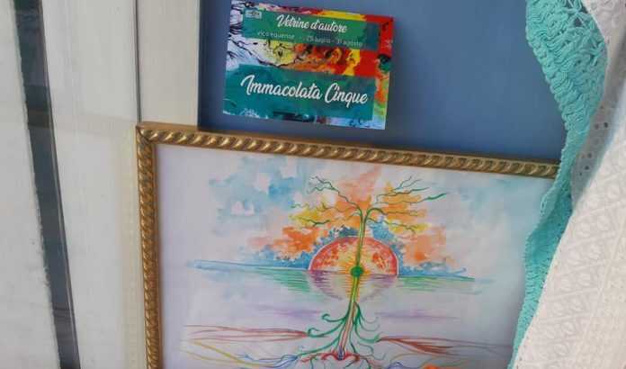 Vico Equense – Le vetrine dei negozi del centro si vestono “d’autore”