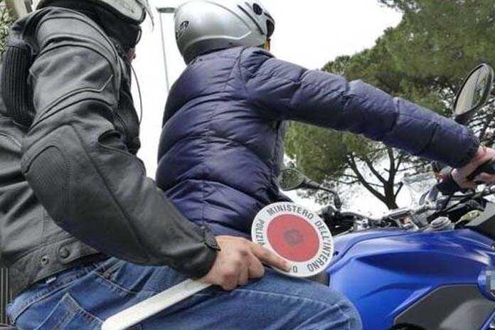 Napoli – UPG e Falchi arrestano due persone dopo rapina in viale dei Colli Aminei