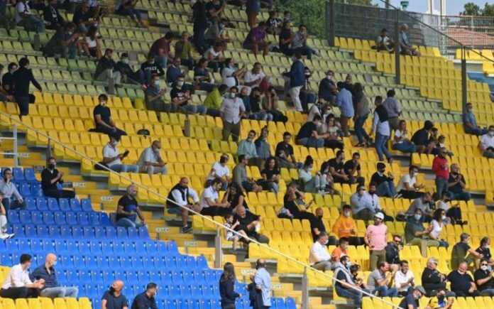 Calcio – Il Codacons chede l’accesso dei tifosi negli stadi. Su 1000 posti, i 2/3 devono essere riservati agli spettatori