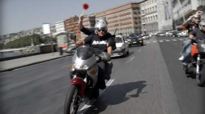 Napoli – Tre uomini arrestati dai “Falchi” per droga e rapina