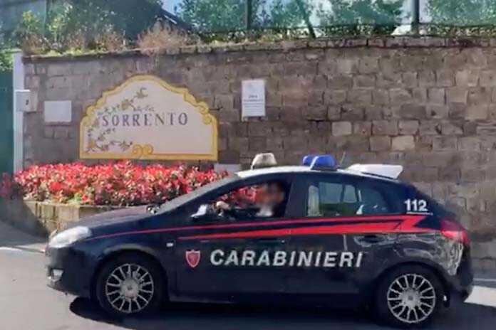 Sorrento – Diciassettenne aveva massacrato un suo coetaneo con un casco, arrestato dai carabinieri