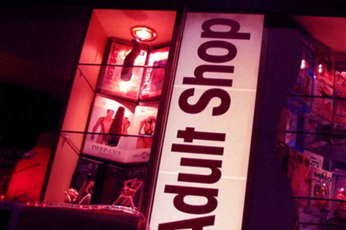 Cava de’ Tirreni / Polizia – Individuato il ladro seriale notturno dei distributori e del sexy shop