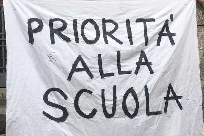 Campania – Studenti in piazza per la riapertura delle scuole in sicurezza