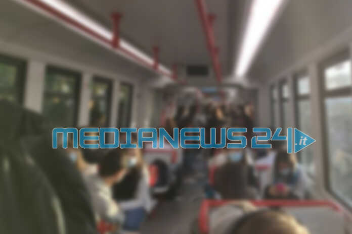 Covid-19 – Il vicepresidente del consiglio comunale di Sarno, Crescenzo, chiede più controlli sui treni della Circumvesuviana
