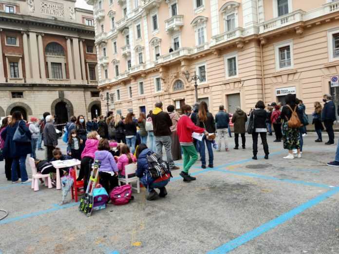 protesta scuole salerno
