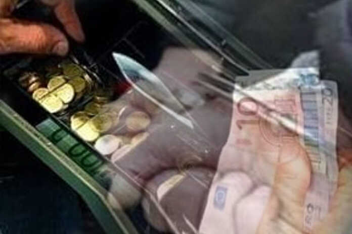 Castellammare di Stabia – Furto aggravato in un negozio. Arrestato 22enne