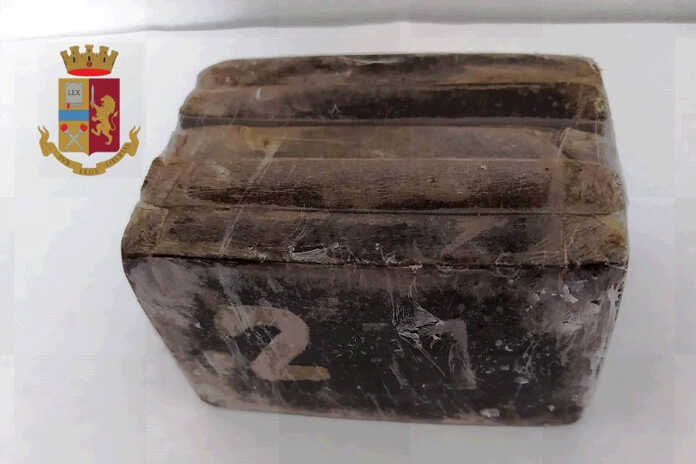 Salerno. Droga nel Comune di Campagna, la Polizia di Battipaglia arresta tre pusher