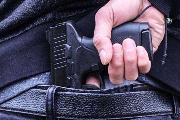 Torre del Greco – Tenta di rapinare un agente libero dal servizio. Arrestato