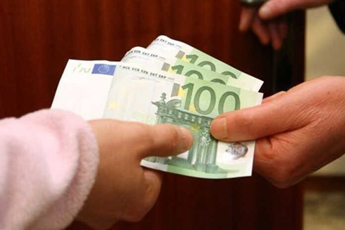 Salerno – Truffe agli anziani, emesso dal Questore 1 divieto di ritorno ad un 20enne