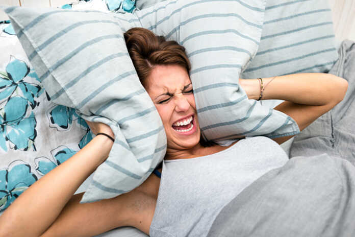 Napoli – Via Pica, interrotto incontro in un albergo. Una persona arrestata e sette sanzionate