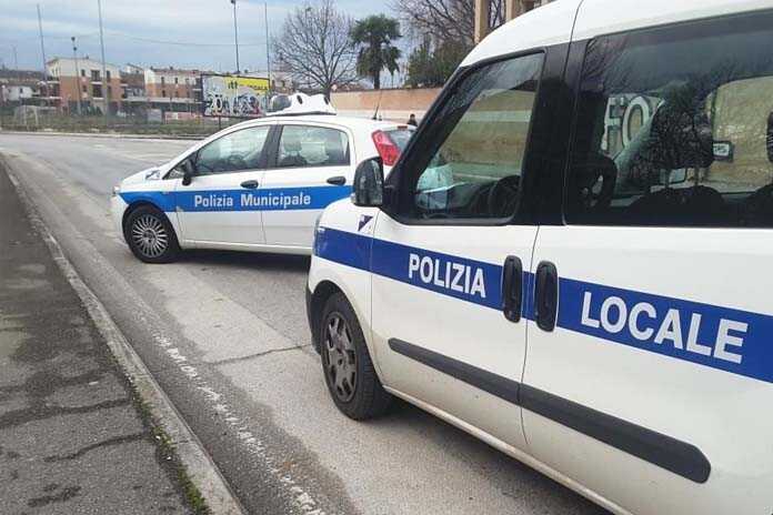 Pietre contro le auto della municipale al centro di accoglienza di Capaccio Paestum, appello della Csa