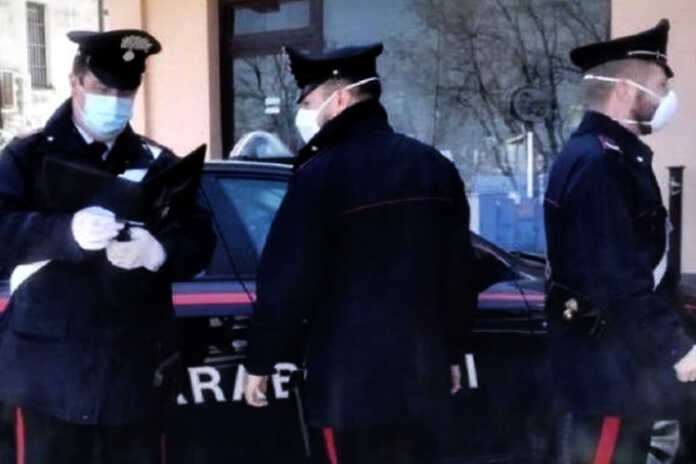 Torre Annunziata. Carabinieri arrestano due 20enni per rapina con coltello