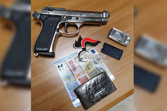 Napoli / Ercolano – A passeggio con 100 grammi di hashish in manette pusher 21enne