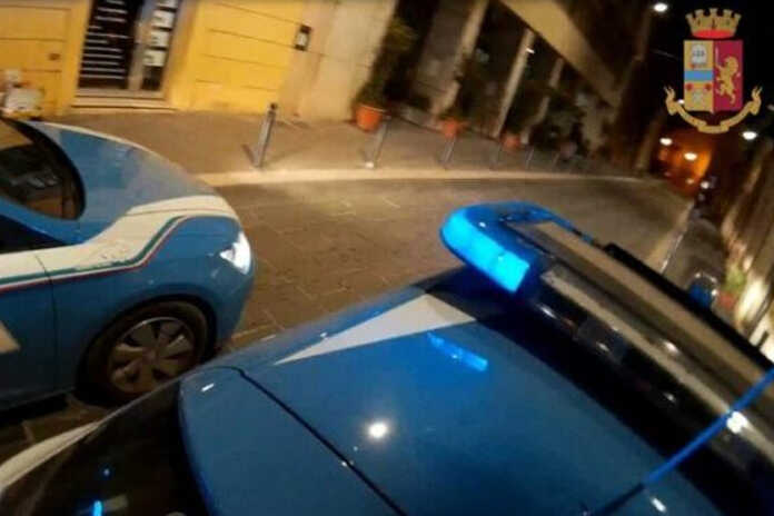 Napoli / Mercato – Evade dai domiciliari, denunciato