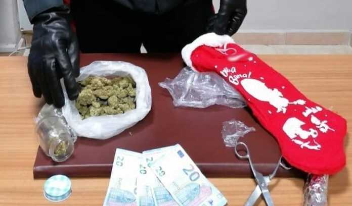 Torre Annunziata – Carabinieri eseguono un controllo e trovano la droga in una calza natalizia