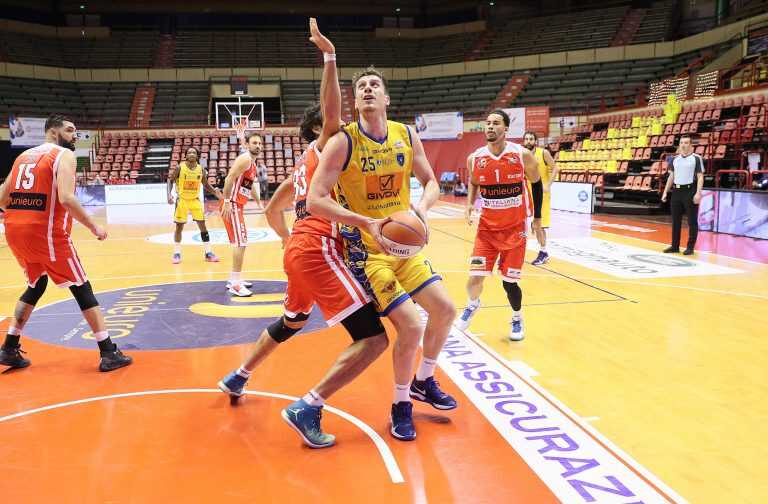 Basket – Scafati perde l’imbattibilità e la vetta della classifica