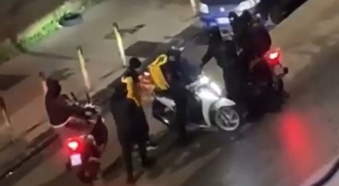 Napoli – Aggressione al rider a Calata Capodichino, arrestati i 6 responsabili, quattro sono minorenni