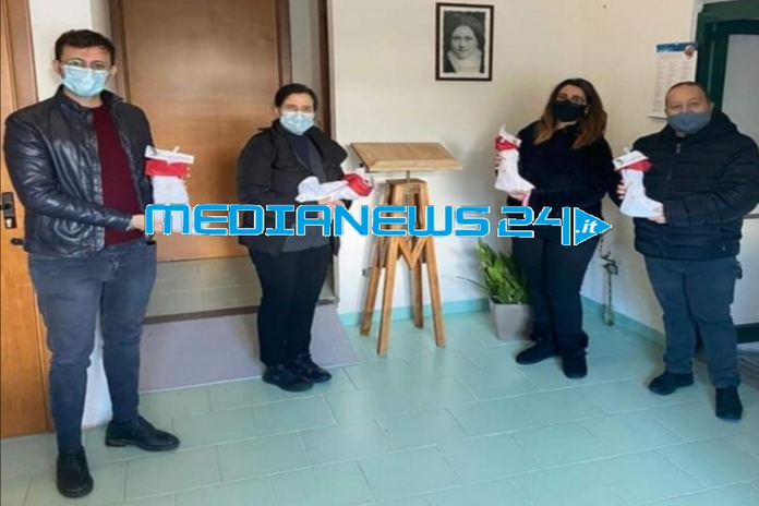 Pagani – L’Associazione Convivio dona alla Casa Famiglia di San Lorenzo – le calze della Befana