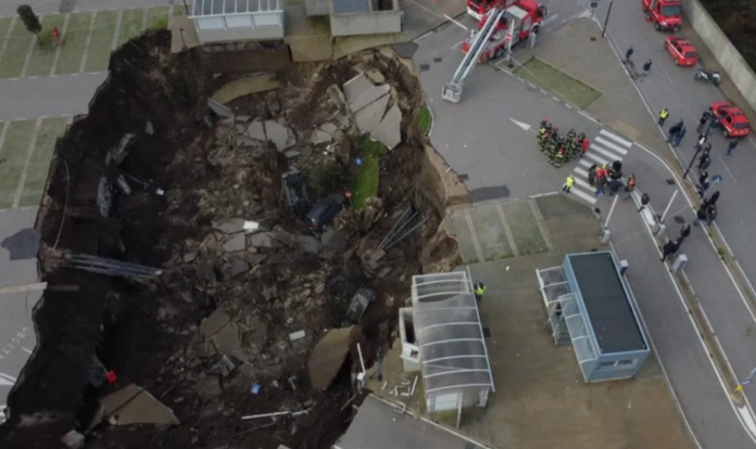 Napoli – Crollo nel parcheggio dell’Ospedale del Mare: “Voragine non dolosa”