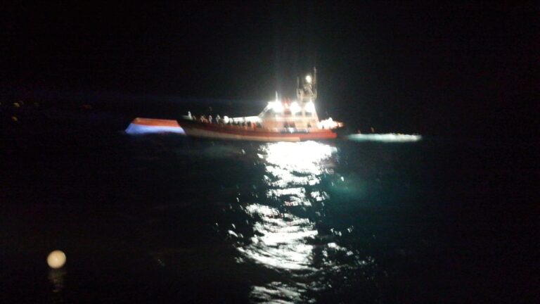 Lampedusa. Soccorsi della Guardia Costiera a imbarcazione capovolta a 15 miglia dalla costa