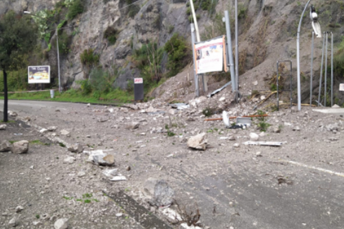A3 Salerno-Cava: frana a Vietri, traffico e disagi in autostrada, Codacons: “Venga sospeso pedaggio su tratto”