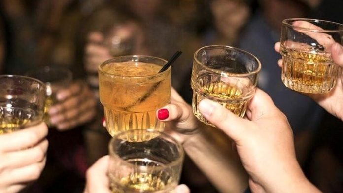 Posillipo – La polizia interrompe una festa privata, sanzionate 8 persone