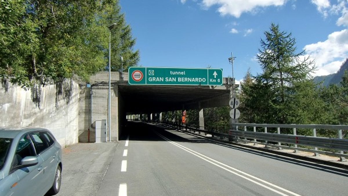 Accadde Oggi. Viene aperto al traffico il Traforo del Gran San Bernardo