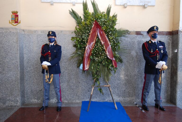 Salerno. In Piazza Amendola si festeggia il 169° anniversario della fondazione della Polizia di Stato