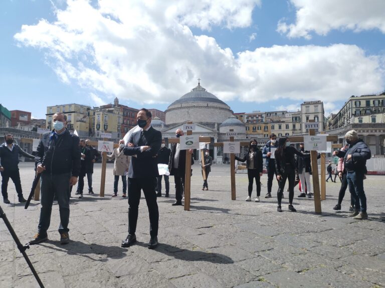Napoli. Confesercenti protesta in piazza: “Persi 50 miliardi di fatturato in un anno”