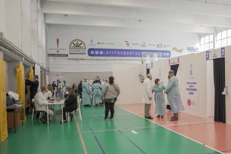 Pontecagnano. 800 dosi di vaccino in 3 giorni: il nuovo calendario dell’Hub vaccinale